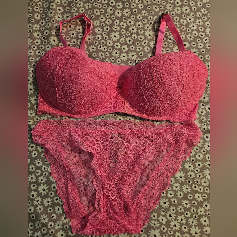 NWT Victoria's Secret Dream Angels 38DD Wireless Bra & Large Pantie